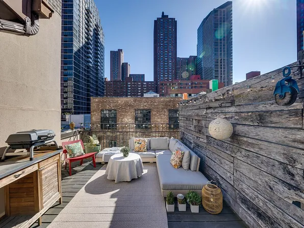 226 E 95th St APT 506, New York, NY 10128