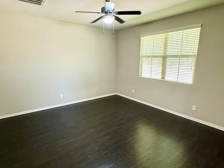 233 N Crosscreek Dr — Photo 8