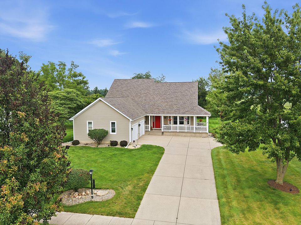 1st image of 731 Oakbrook Dr
