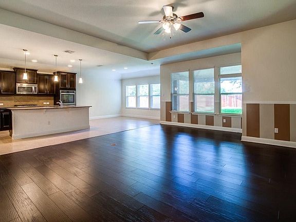 4th image of 2317 Maxwell Dr