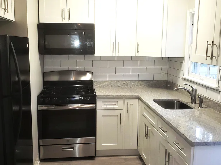 2259 2nd Ave N #B — Photo 3