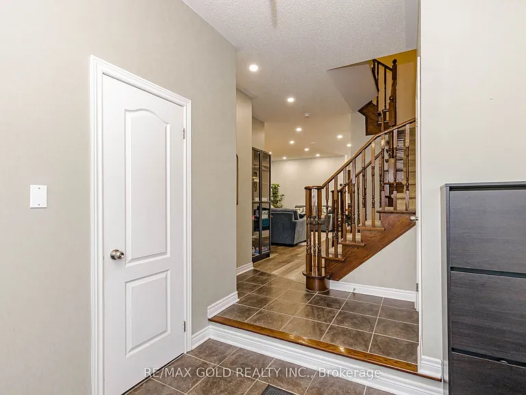 65 Niagara Trl — Photo 4