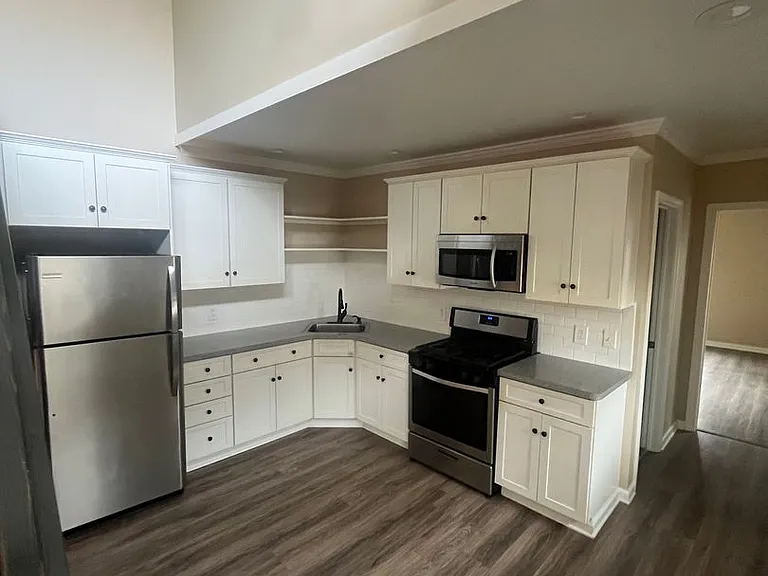 1006 Lake Ave — Photo 2