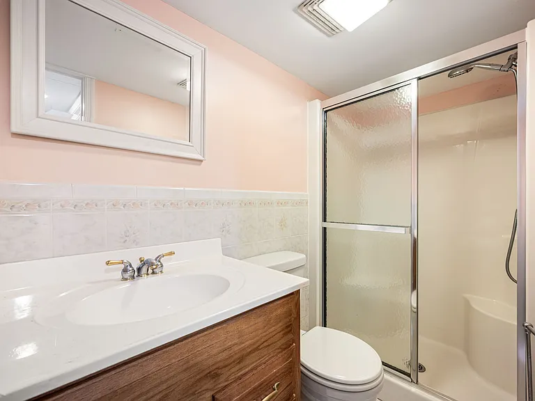 416 Yorkshire Rd — Photo 7