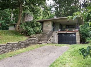 3841 Henderson Rd, Hickory, PA 15340