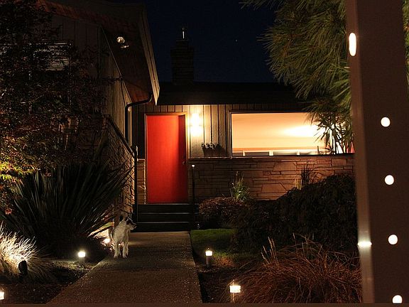 Welcoming - modern entry