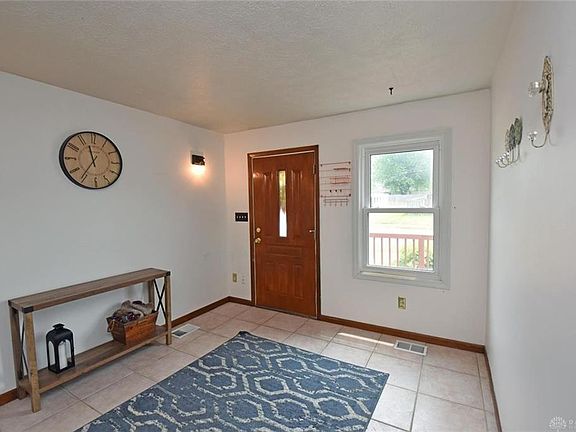 4th image of 597 Kristine Ln