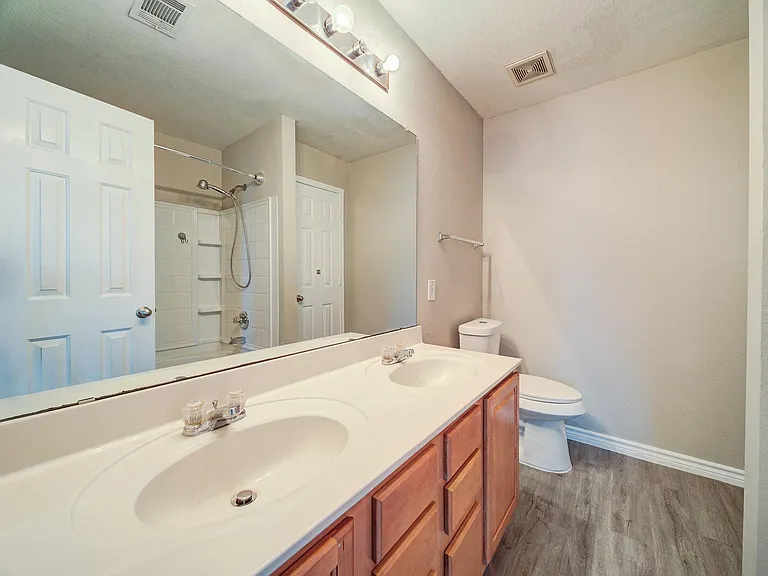 6908 Planters Row Dr — Photo 11