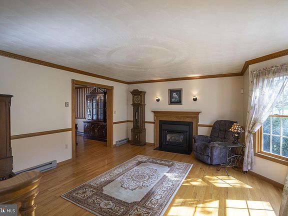 4th image of 411 Gregory Ln