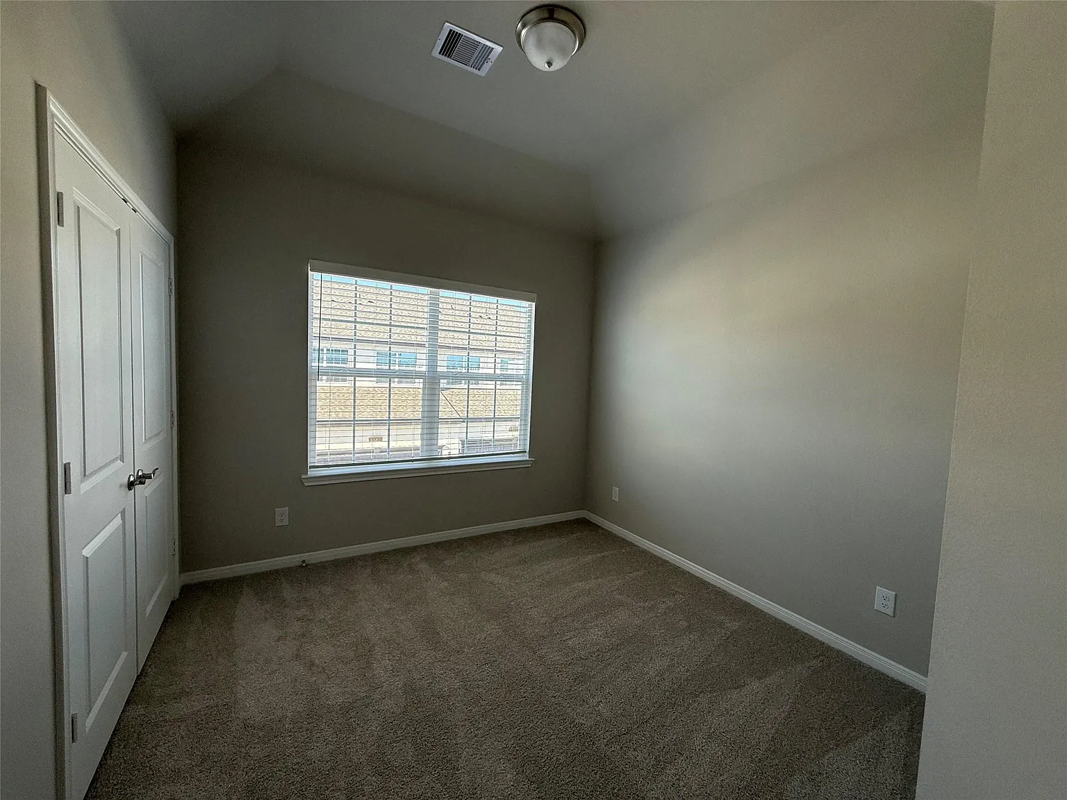 4 bed, 3.5 bath, 1850 sqft, $2,650 — Photo 3