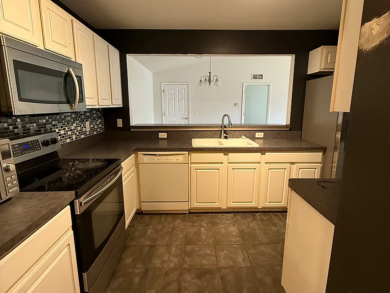 52179 Heatherstone Ave — Photo 4