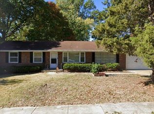 211 S Dellwood Dr, Saint Louis, MO 63135