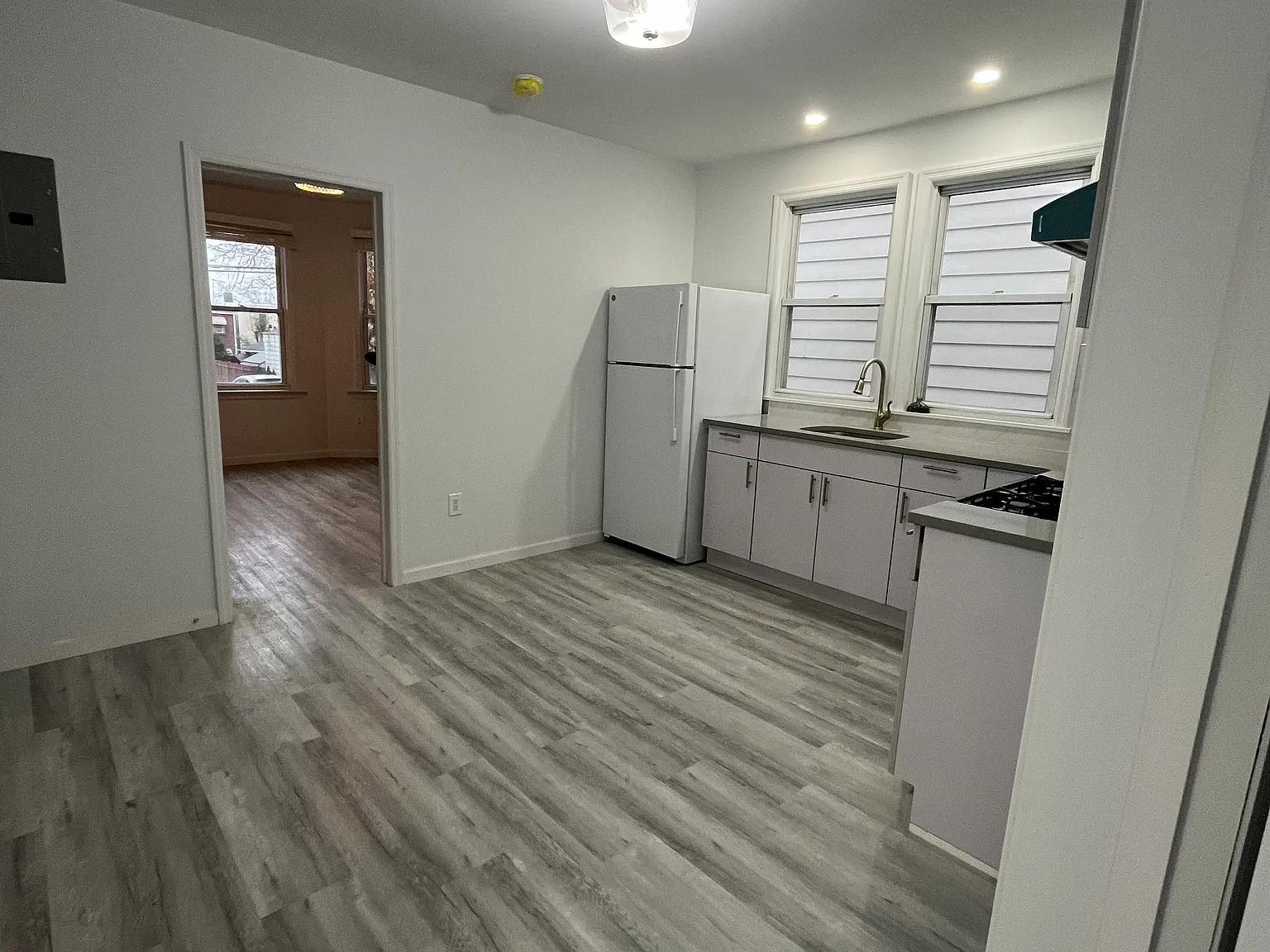 2 bed, 850 sqft, $2,500 — Photo 3