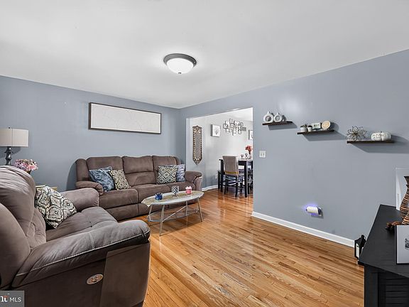 2nd image of 144 Newman St