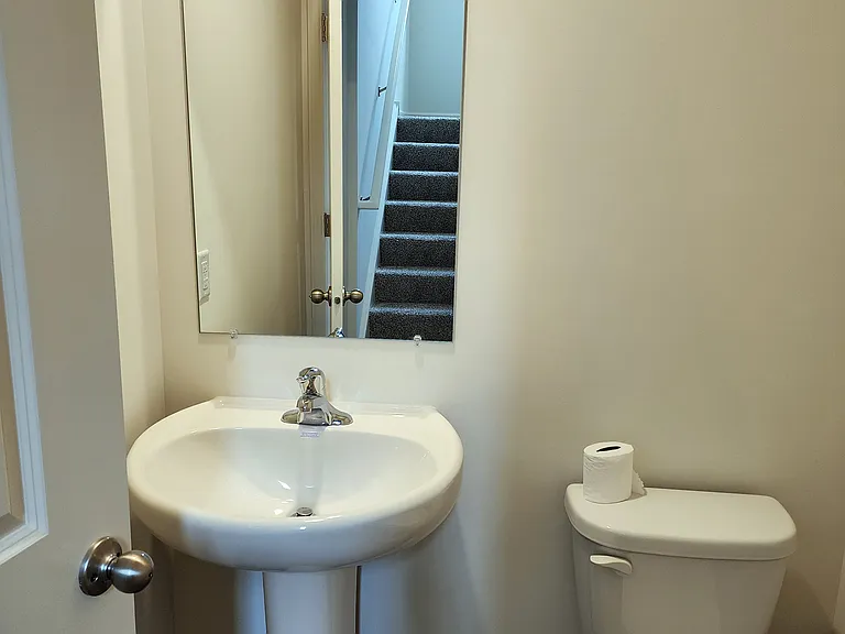 1537 Yosemite Way — Photo 12
