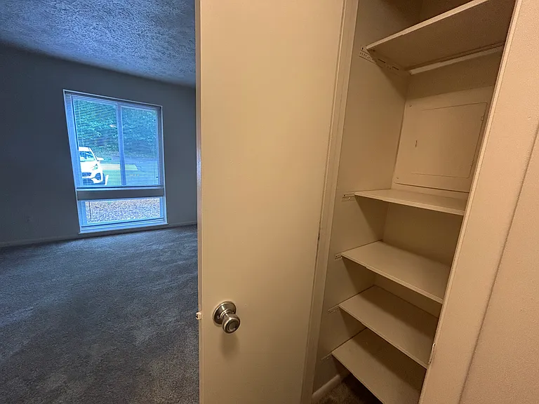Huntingwood Apartments — Photo 29