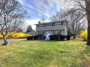 25 Russo Dr, Hamden, CT 06518