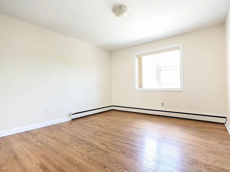 825 Corydon Ave — Photo 37