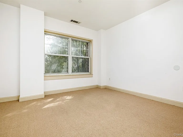 543 Main St #402 — Photo 11