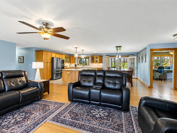 3rd image of 1856 Christler Rd