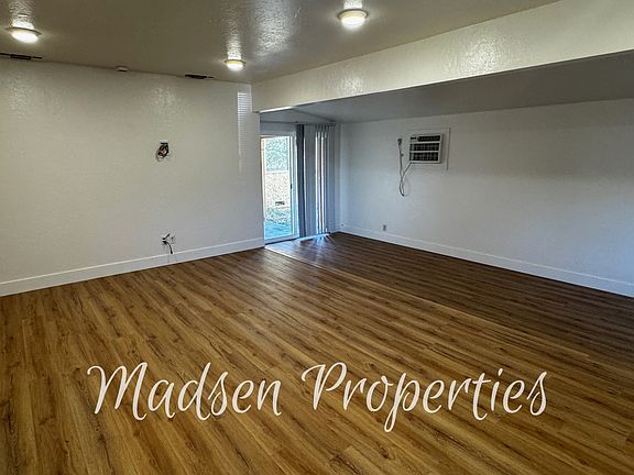 5th image of 3156 Burdick Rd