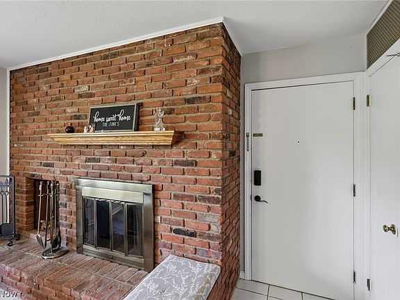 3rd image of 6985 Carriage Hill Dr APT 204