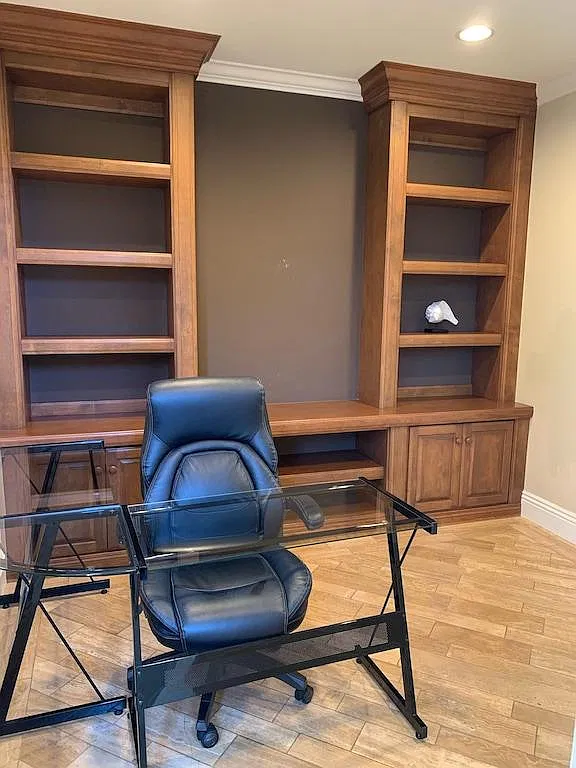 4 bed, 2.5 bath, 2400 sqft, $6,800 — Photo 3