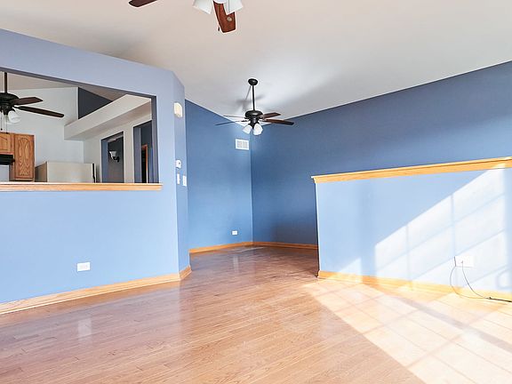 4th image of 1587 Victoria Park Cir