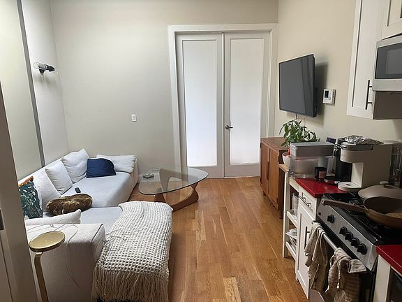 3rd image of 260 Melrose St APT 3R