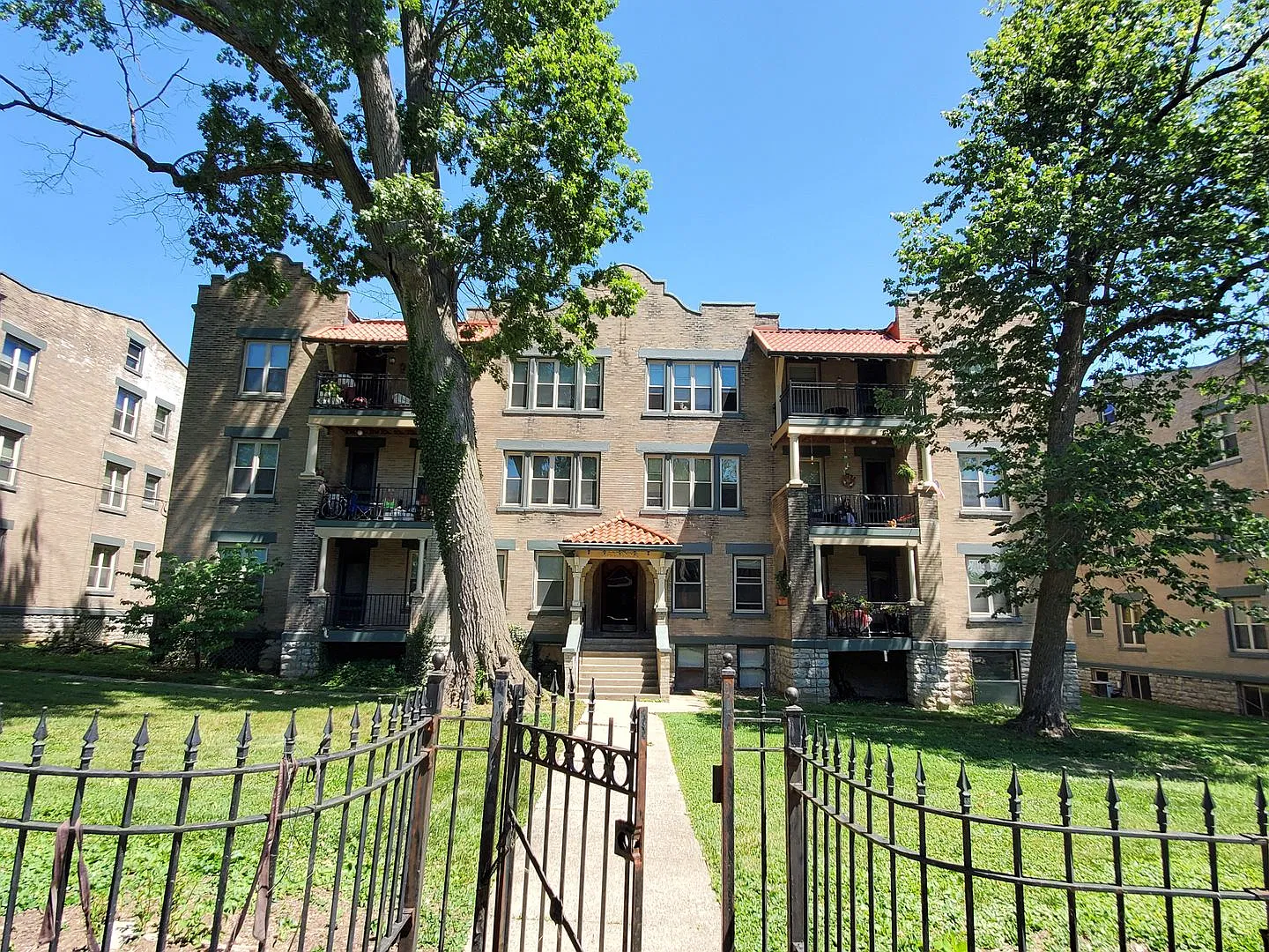 Martana Flats — Photo 2