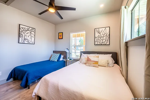 1123 S Olive St — Photo 18