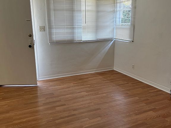 2nd image of 2435 De La Vina St Unit E