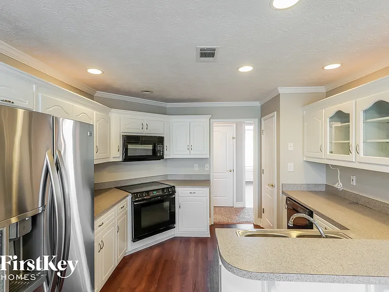 715 Roland Manor Dr — Photo 5