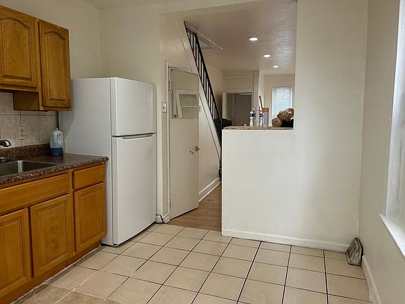 2nd image of 2614 S Sheridan St