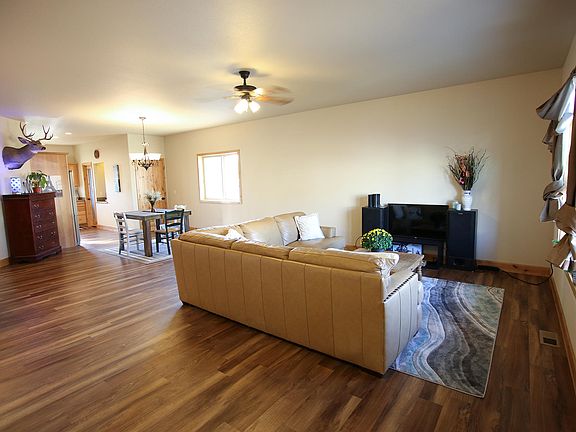 3rd image of 1331 Omarr Ave