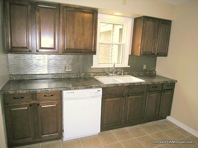 3rd image of 1523 Orchard Dr