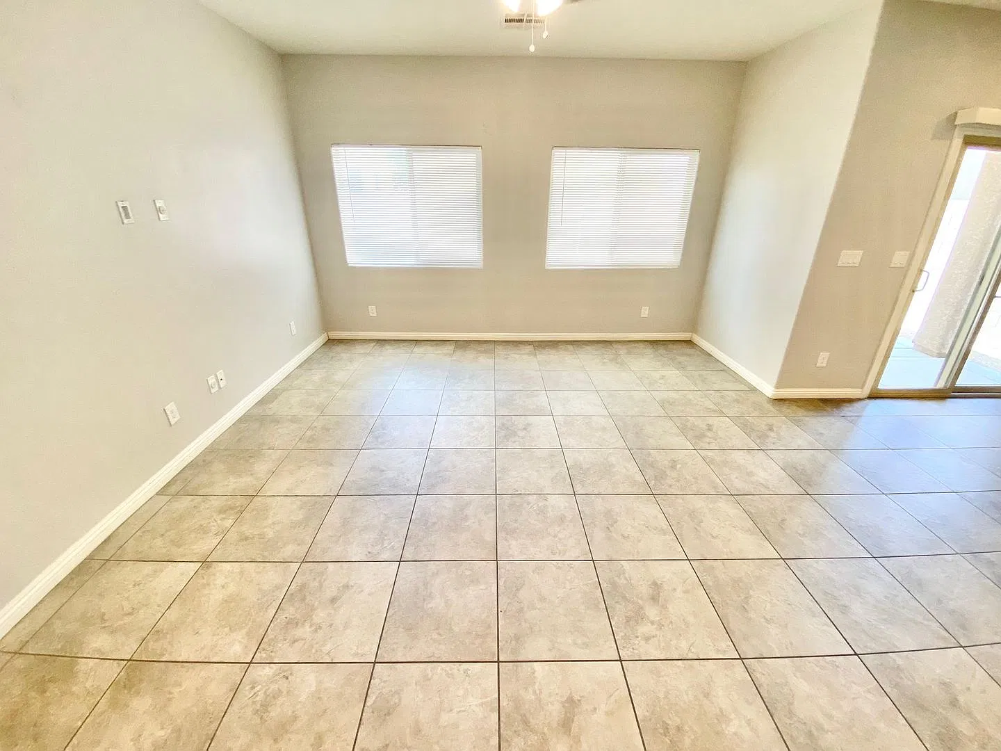 Stunning 3 Bedroom 2.5 Bath Near Rhodes Ranch! — Photo 2