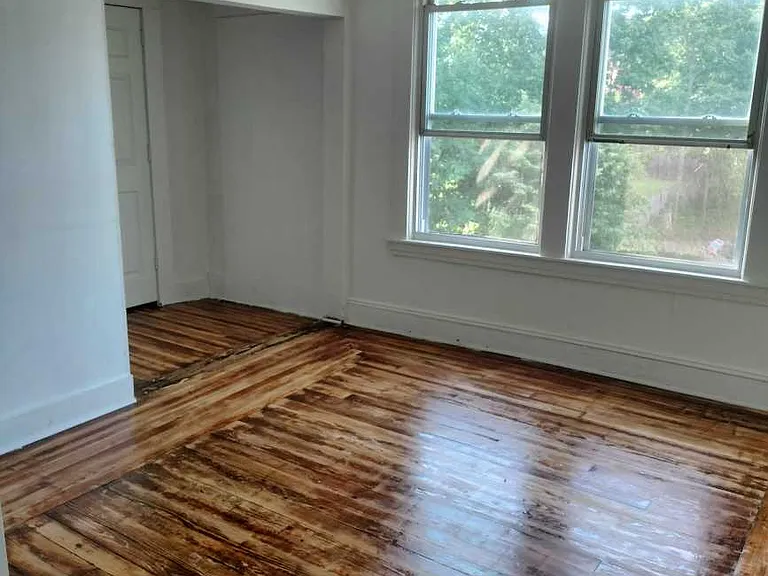 17-19 Windsor St #3 — Photo 9