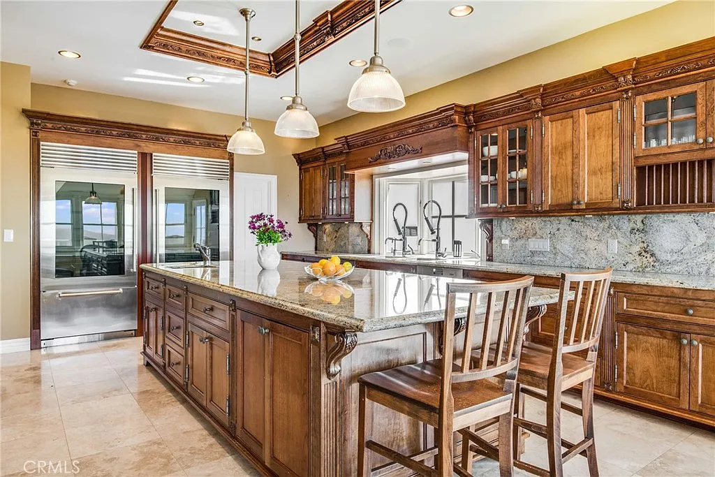 5 bed, 7.0 bath, 6258 sqft, $15,000 — Photo 4