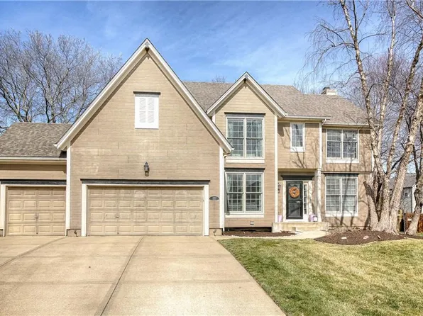 13907 Parkhill St, Overland Park, KS 66221