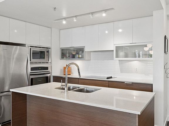 3rd image of 175 W 2nd St #503