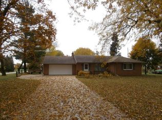 21565 Weyer Rd, Pewaukee, WI 53072