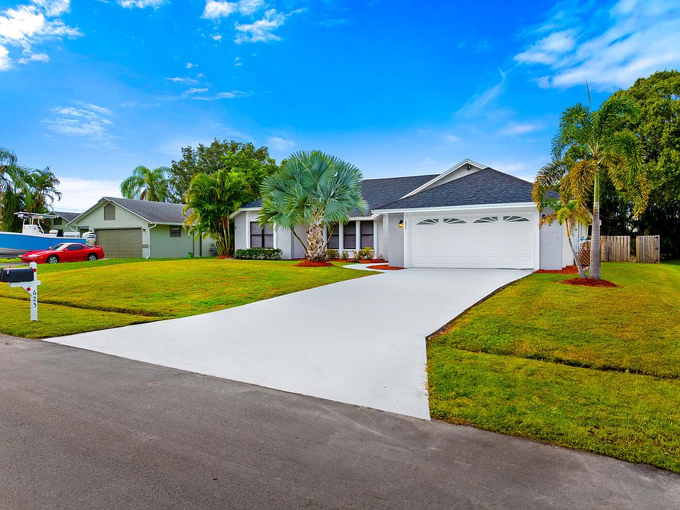 1st image of 625 SE Damask Avenue