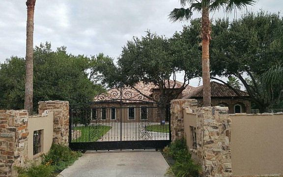 3rd image of 3000 W Sugarcane Dr