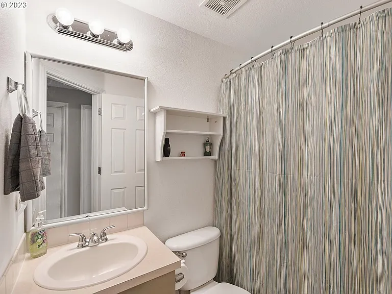 20653 SW Mabel St — Photo 10