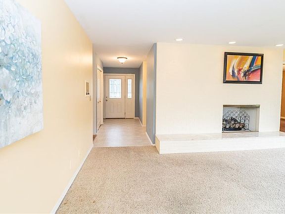 4th image of 262 Hickory Dr