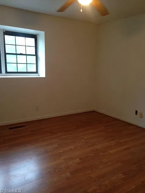 2 bed, 1000 sqft, $1,200 — Photo 4