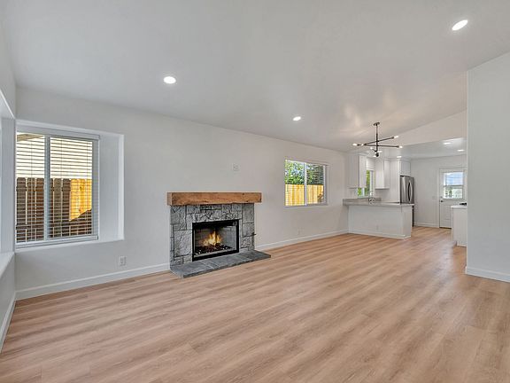 3rd image of 683 Dane Dr