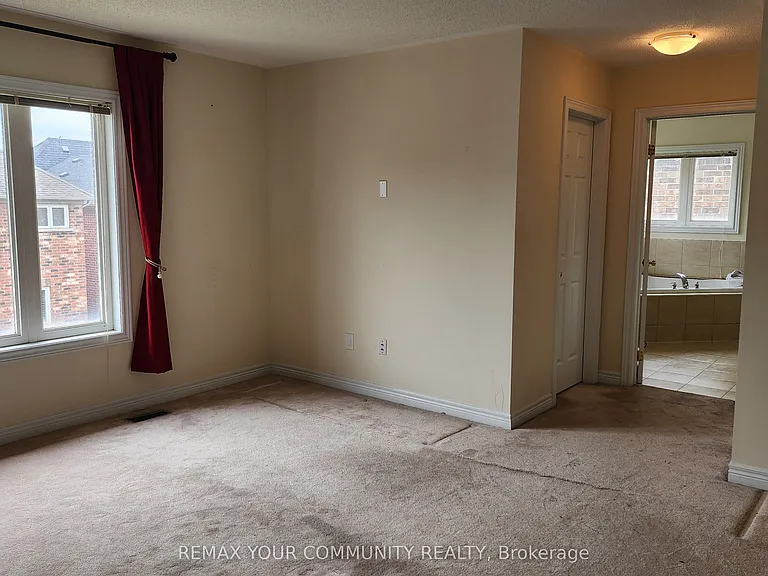 3 Prince Of Wales Dr — Photo 17
