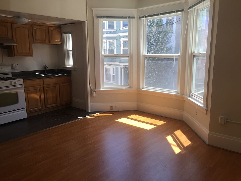 1st image of 940 Jackson St APT 03